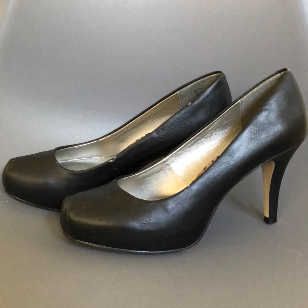 Madden Girl Black Pumps